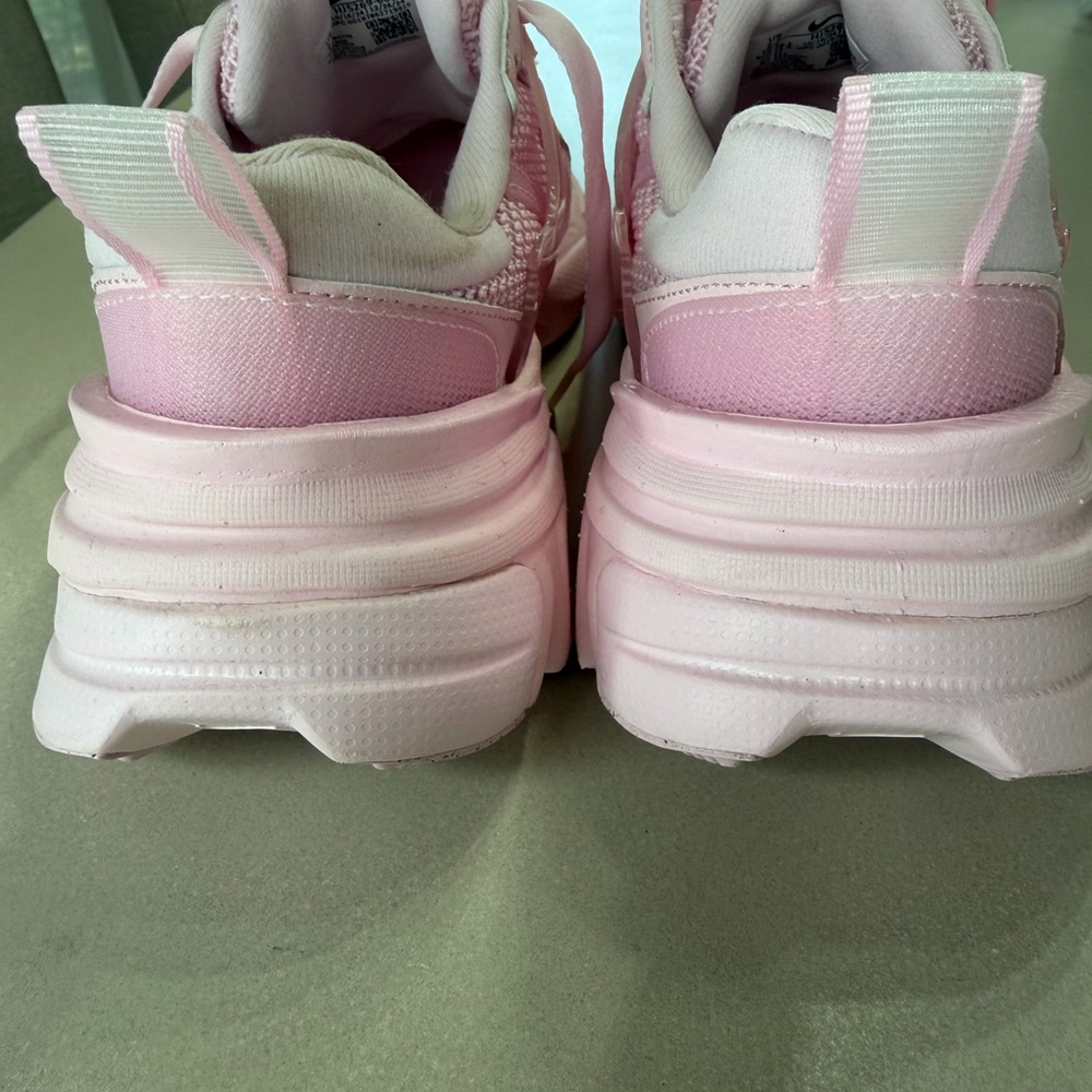 Nike Light Pink Athletic Sneakers NWOT so never worn - Picture 3 of 6